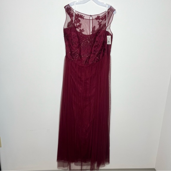 David's Bridal Size 26 Sleeveless Embroidered Soft Net Bridesmaid Dress F20122 - Picture 2 of 9